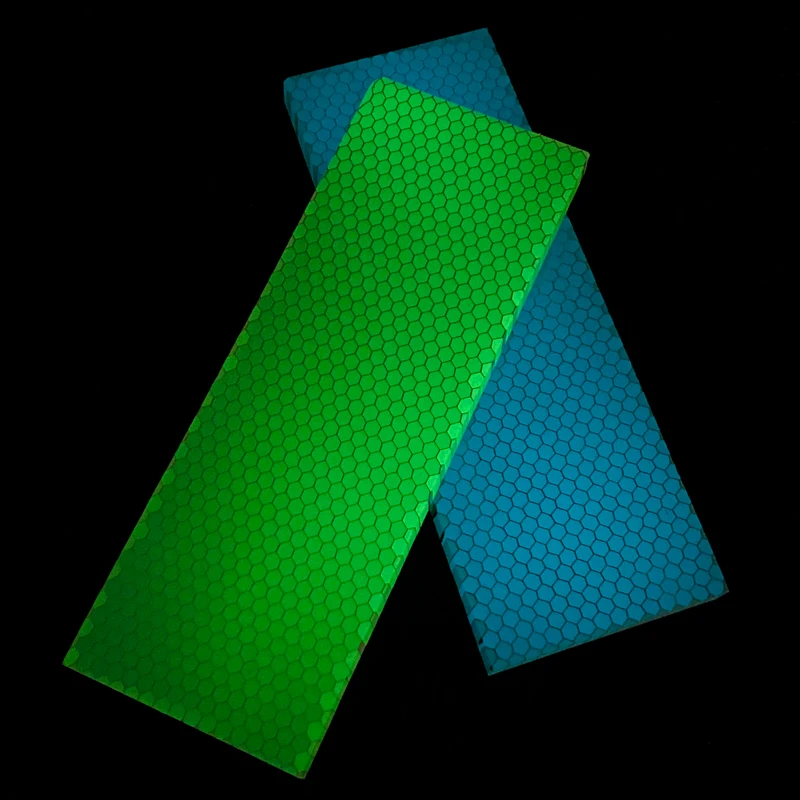 

Blue or green Luminous resin material Snakeskin pattern honeycomb resin board Knife handle patch 1pcs