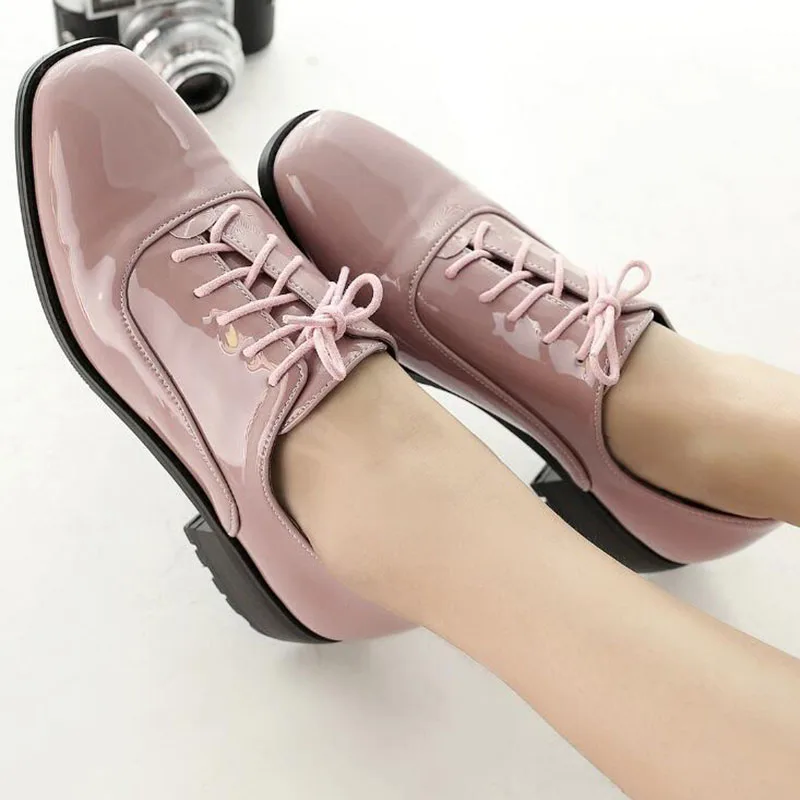 Новые Демисезонные женские туфли-оксфорды из лакированной кожи повседневная