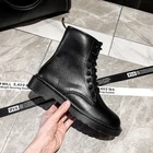 Черные полусапожки с шестью отверстиями; Женские осенние полусапожки на плоской подошве в британском стиле; Новинка 2021 года; Женские мотоботы из искусственной кожи