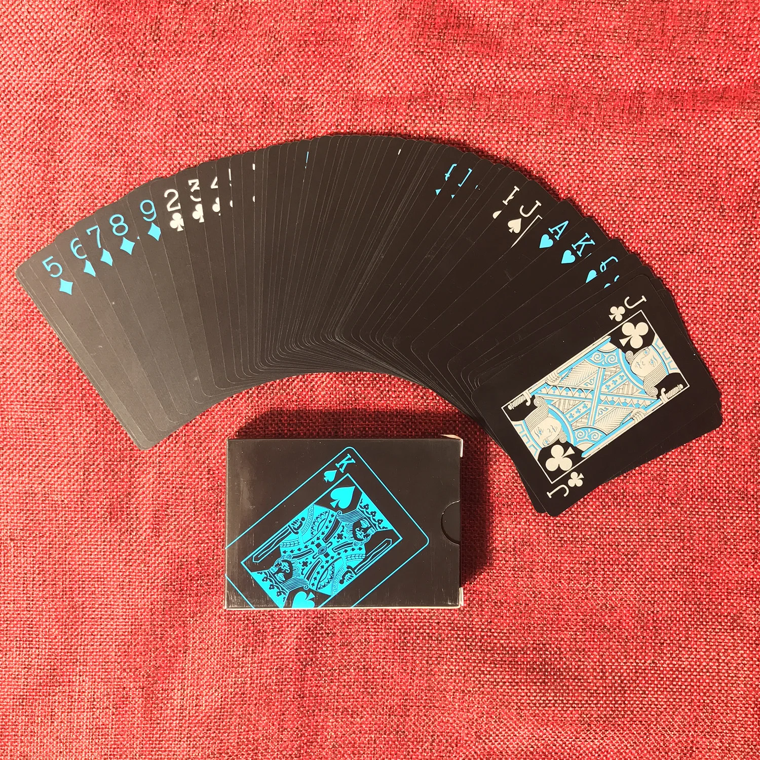 Водонепроницаемые черные пластиковые игральные карты безопасные для домашних