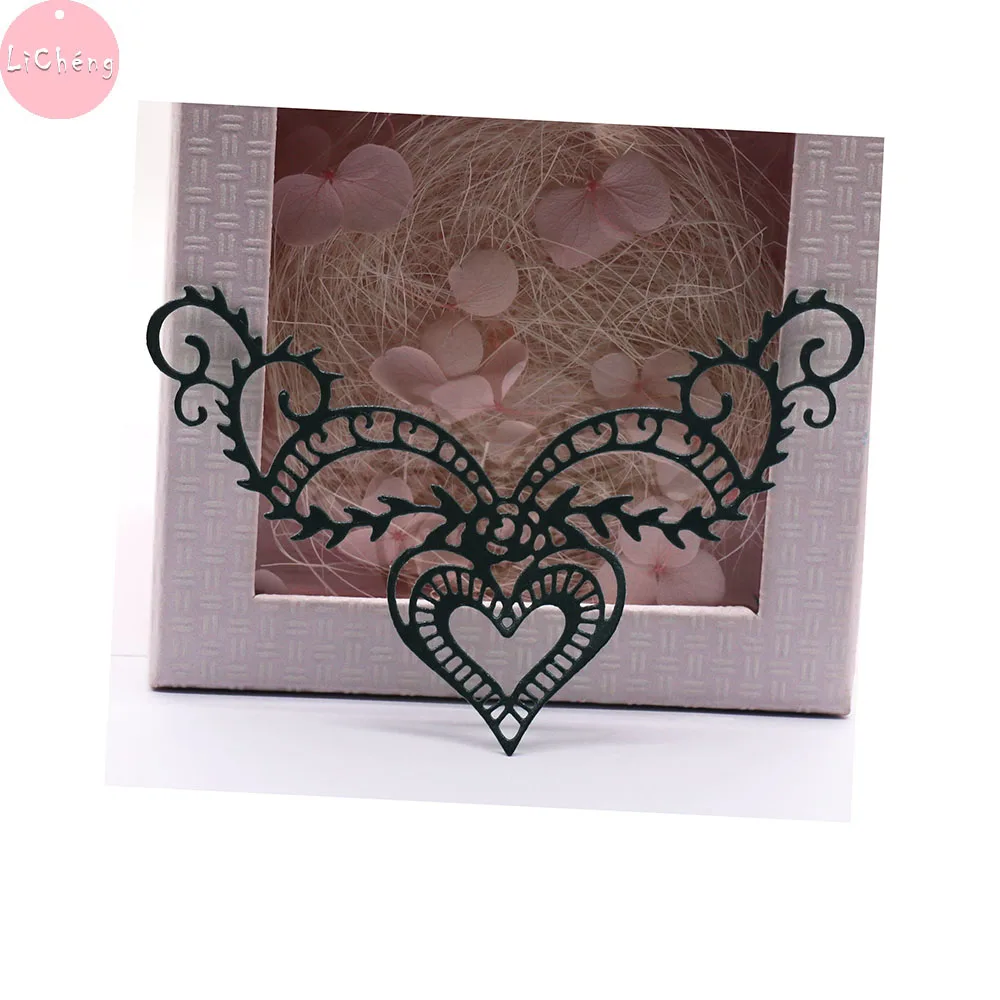 С кружевными вставками с узором в сердечко границы Slimline карты металлический