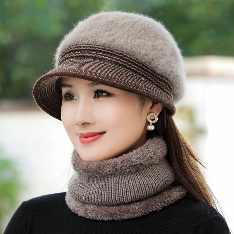 Фото Новая женская зимняя шапка сохраняющая тепло уличная с меховой подкладкой шапки