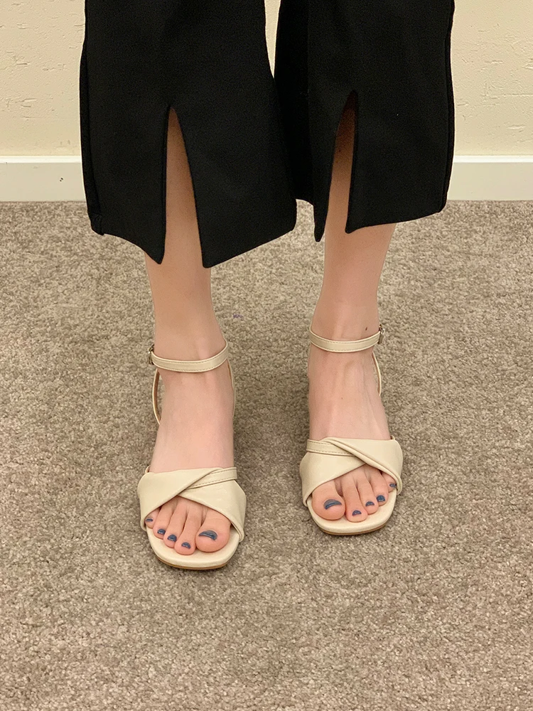 

2021 Sandals High Heels Low-Heeled Shoes With Strap Buckle Suit Female Beige Med New High-heeled Low-heeled Summer Fashion Black