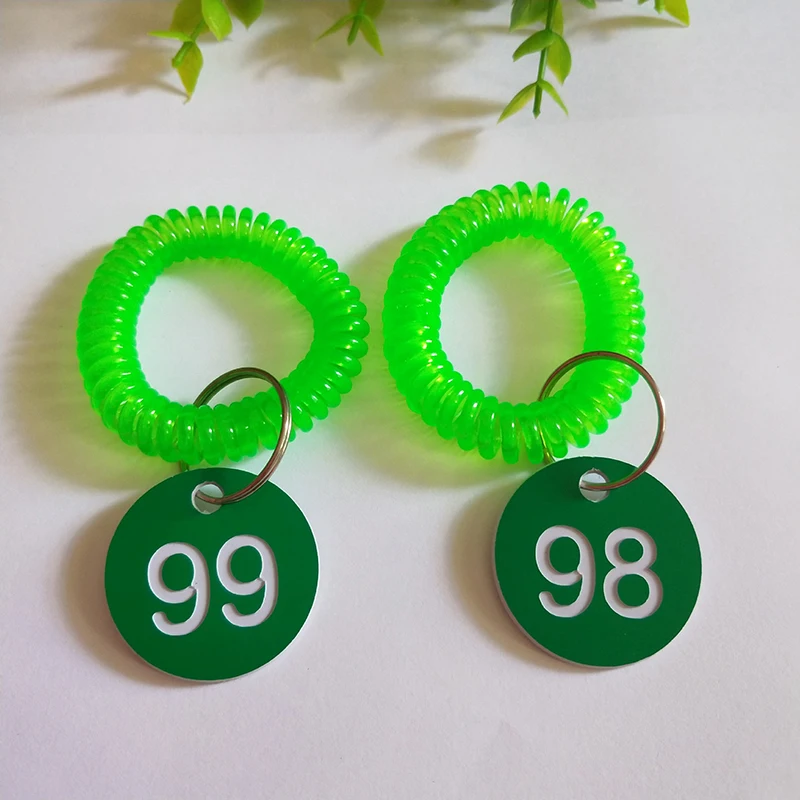 clear green Meetee 50 шт. красочные пластиковые цифры диск наручные катушки Пряжка шкафчик тренажерный зал сауна плавательный клуб ID браслет карта крюк DY202 - Цвет: clear green