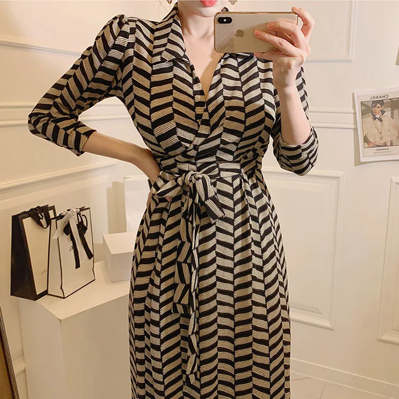 Vestidos de oficina coreanos para mujer, vestido largo elegante Vintage con cuello en V y manga de tres cuartos, estampado a cuadros, novedad de verano de 2021