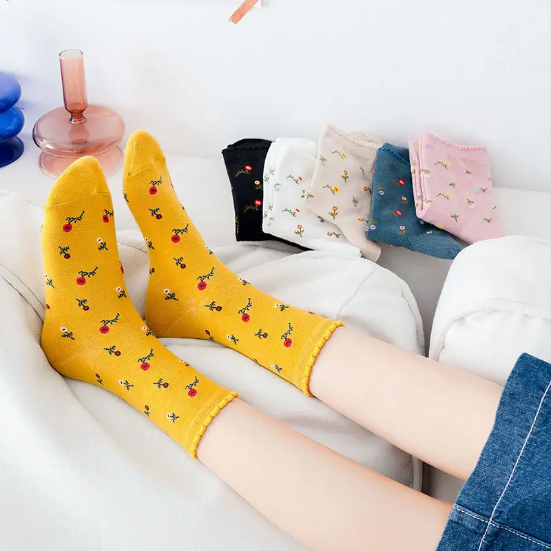 

Autumn And Winter Cute Women Socks Korea Style Casual Print Flowers Ladies Socks Christmas Gifts