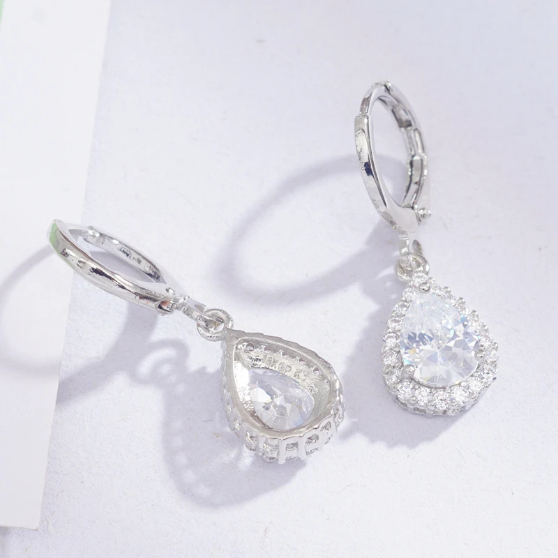 Серьги кольца с фианитами женские изящные висячие украшения в форме капли воды