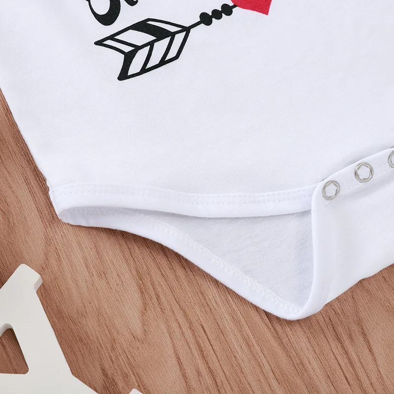 Женский комбинезон с короткими рукавами белый принтом в виде букв и для