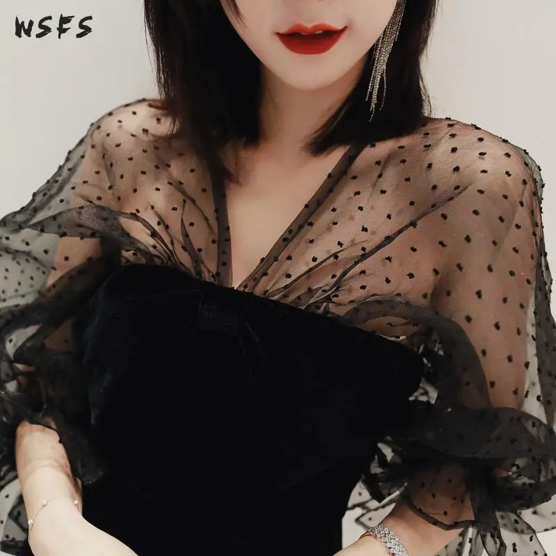 Черное Сетчатое платье в горошек с V образным вырезом буффами на рукавах низким