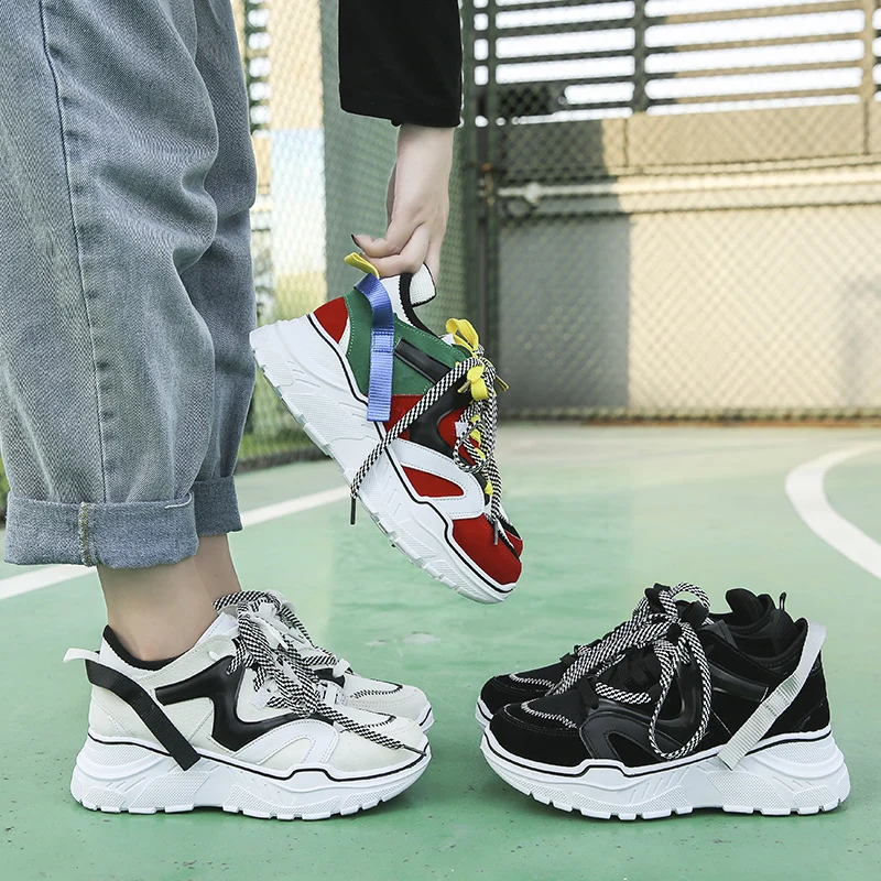 Женские повседневные кроссовки белые из флока на платформе со шнуровкой