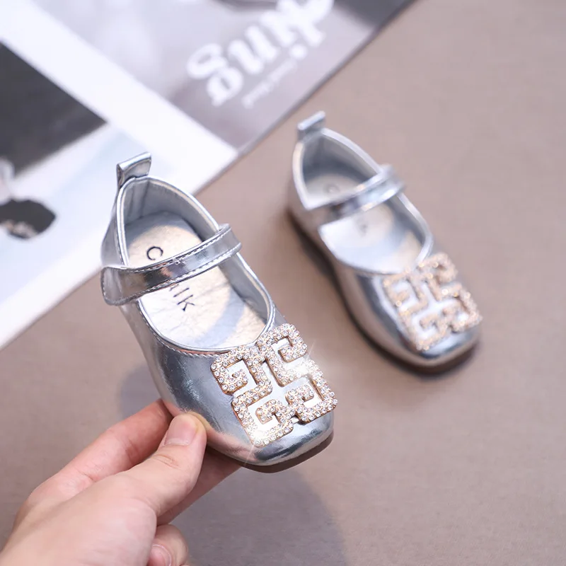 Классические туфли для девочек блестящие Серебристые свадебные малышей