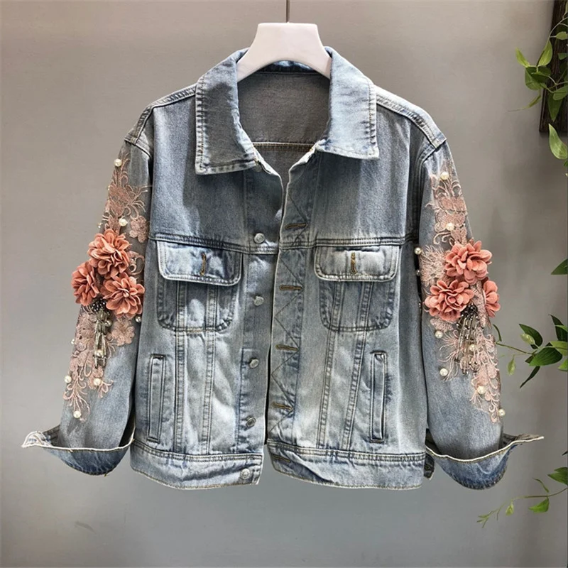 

2021 Autumn Women Embroidered Three-dimensional Flower Short Wash Long-sleeve Denim Jacket Light Blue Female Jeans Jacket M131
