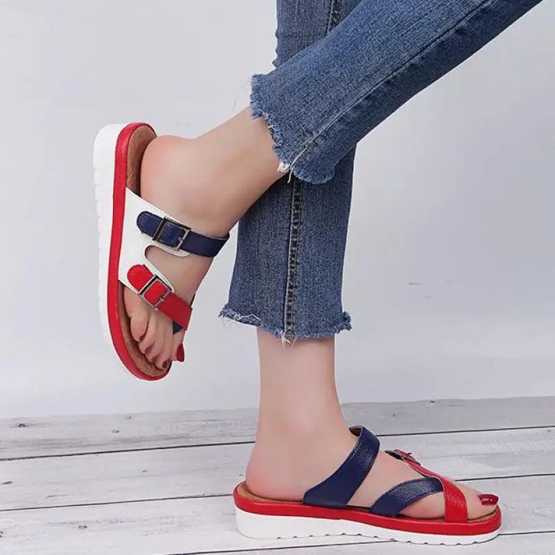 Женские пляжные сандалии на плоской подошве удобные уличные пикантные с