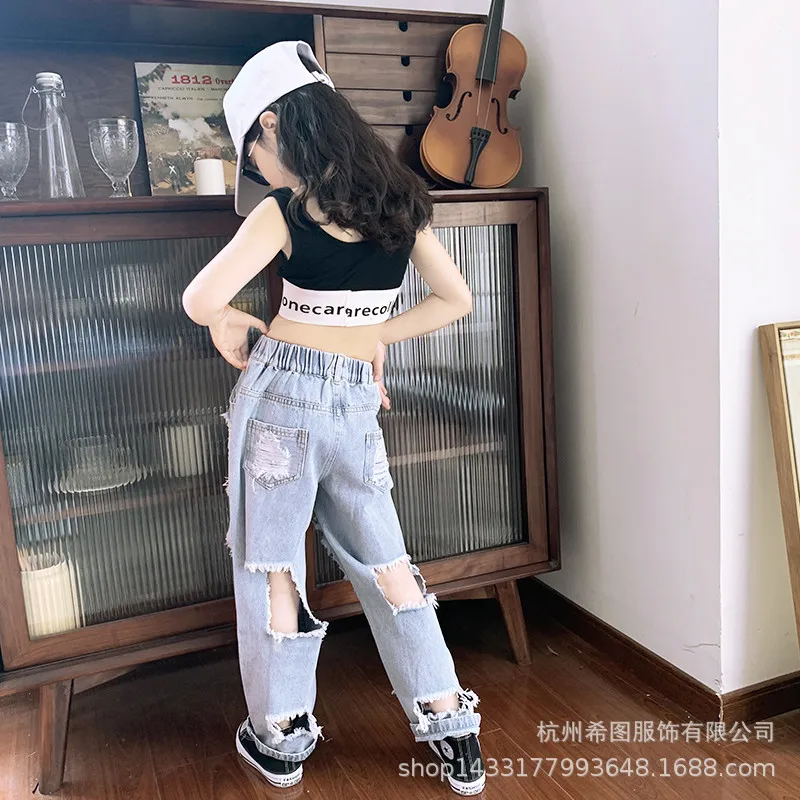 2020 summer new girl pants Hong Kong wind hole denim beggar foreign dad jeans | Мать и ребенок