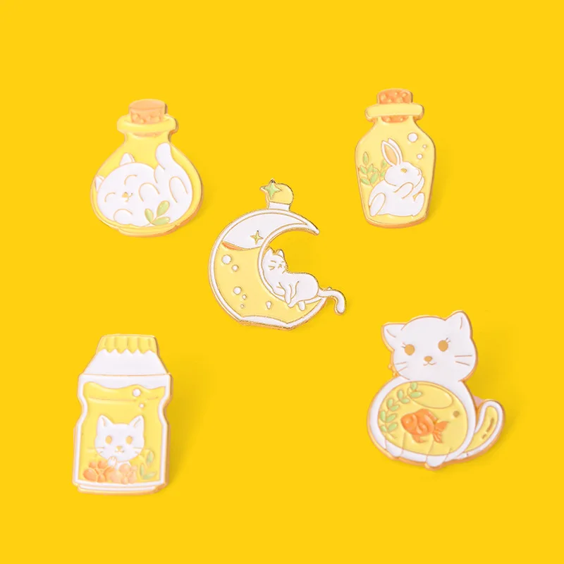 

Japanese Exquisite Cute Moon Cat Brooch Cat Eating Fish Shape Brooch Drink Kitten Brooch Backpack Badge Lapel Pins For Friends