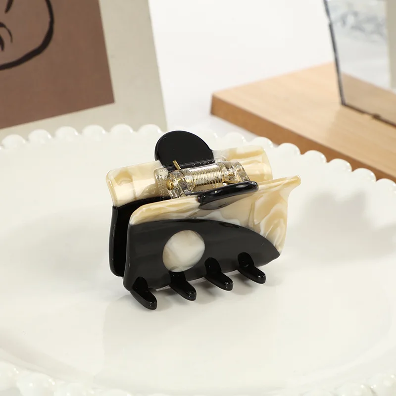 Женский акриловый зажим для волос Инь-Ян размер 5 см фиолетового черного белого