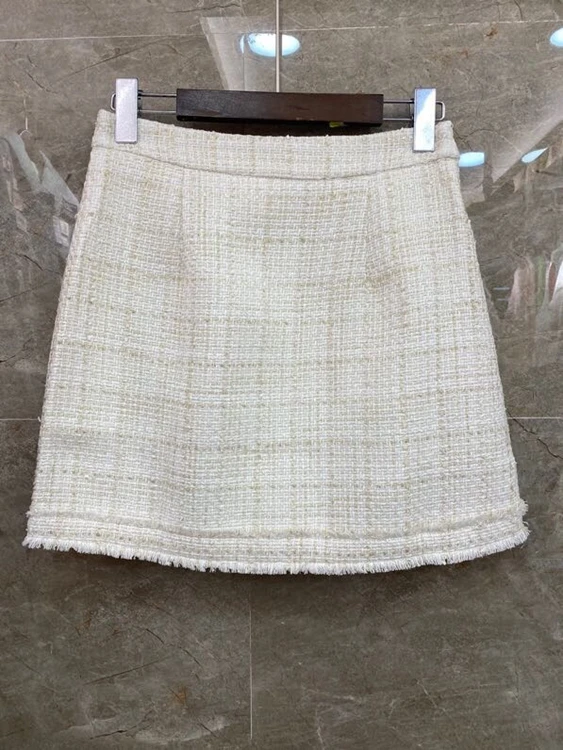 

2020 autumn and winter new women's round neck pearl flower buckle symmetrical pocket cardigan + half skirt set 1116