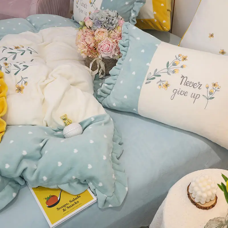 Постельное белье из флисовой ткани с классической вышивкой Королевский размер