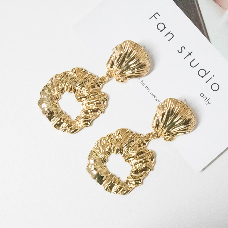 Серьги в европейском и американском стиле Индивидуальный характер