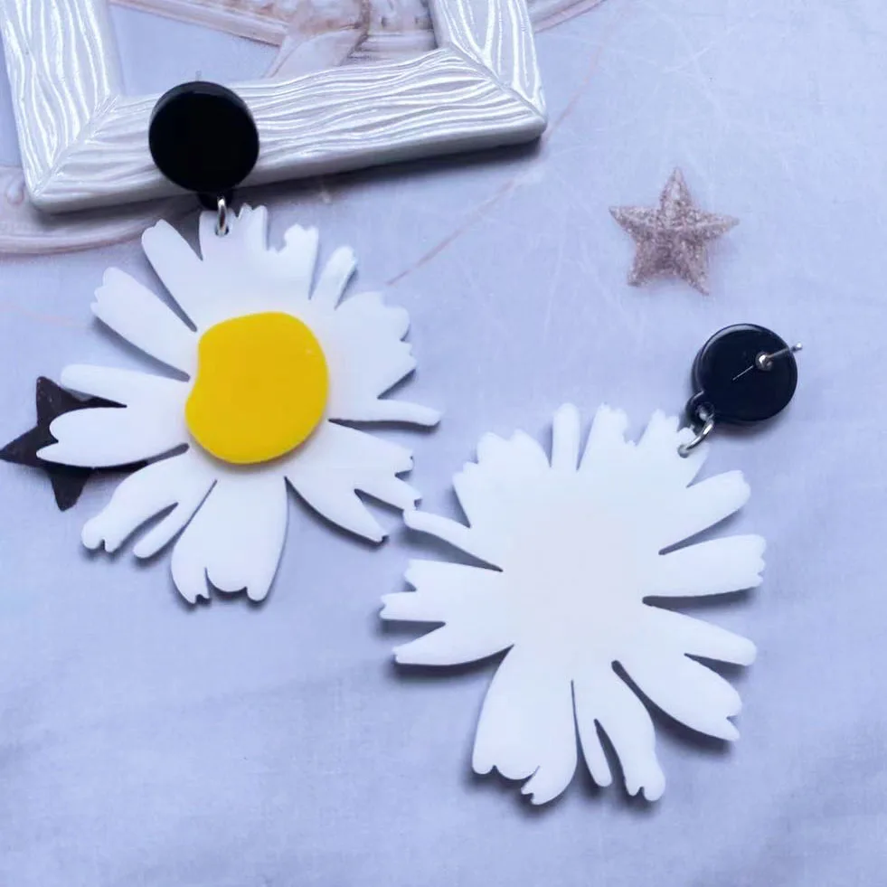 

Acrylic Colorful Daisy Dangle Flower Earrings for Vintage Earring