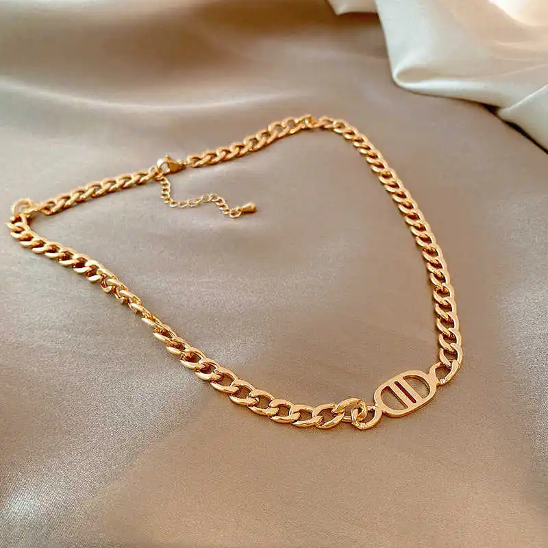 

Jewelry Gift European Gold Letter Hip Hop Fashion Titanium Steel Female Pig Nose Clavicle Chain Necklace for Women