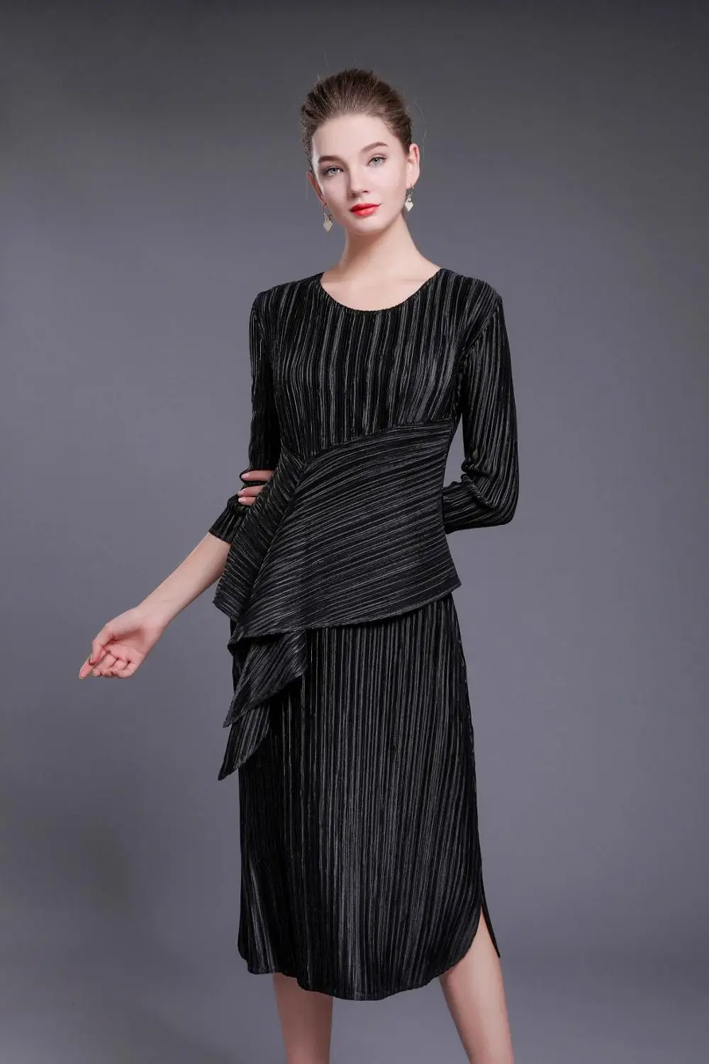 

Black Dress Women Plus Size 2020 Spring Stretch Miyake Pleated Round Neck 3/4 Sleeves Simple Elegant Dress For Ladies 45-75kg