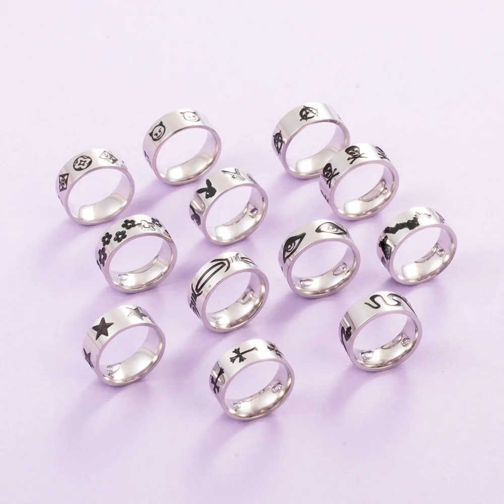 

2022 Fashion Popular New Rabbit Cross Flower Fidget Ring Fashion Temperament Men Women Black Ring Explosion XT011