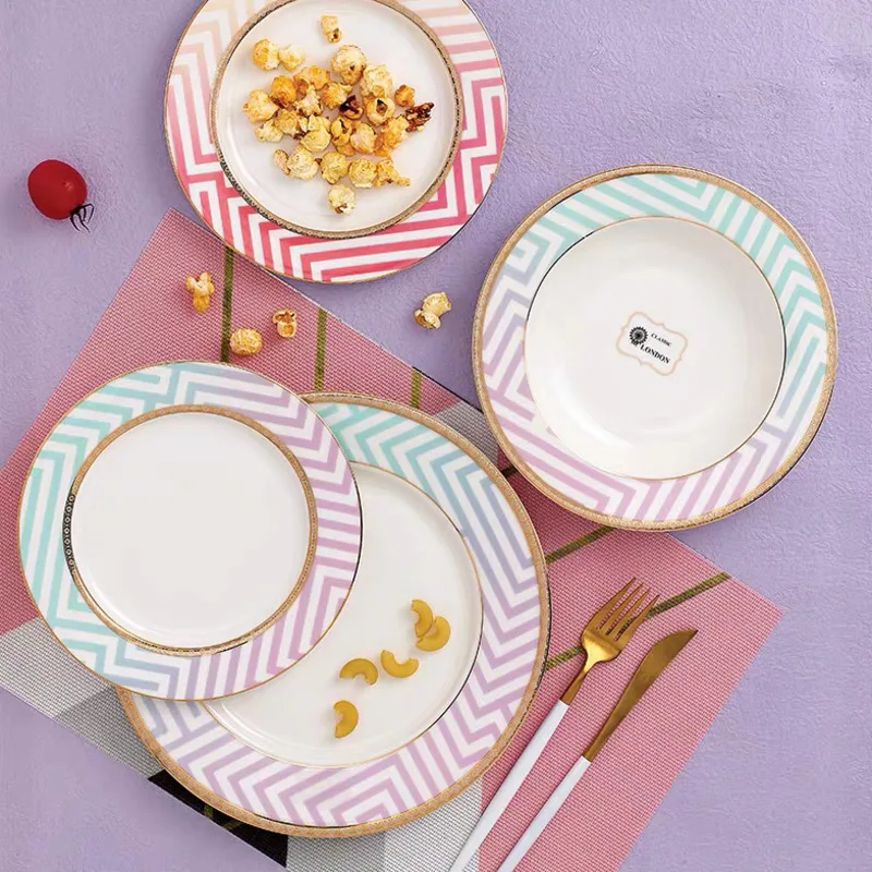 Фарфоровая керамическая тарелка с разноцветным градиентным геометрическим