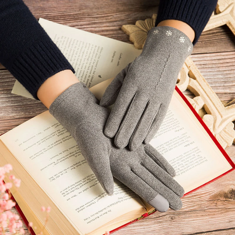 female cycling gloves