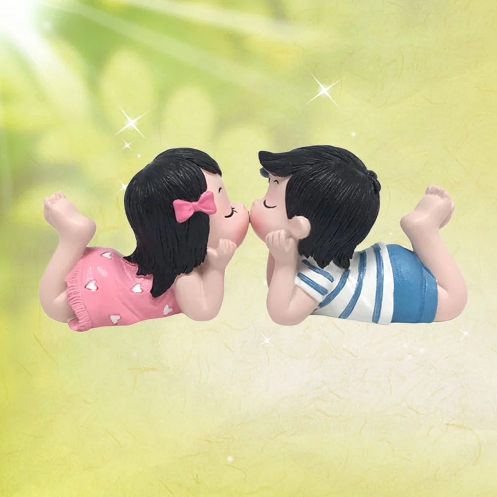 

1 Pair Creative Cartoon Car Dashboard Decorations Lovely Kiss Boy and Girl Car Resin Ornaments Suit