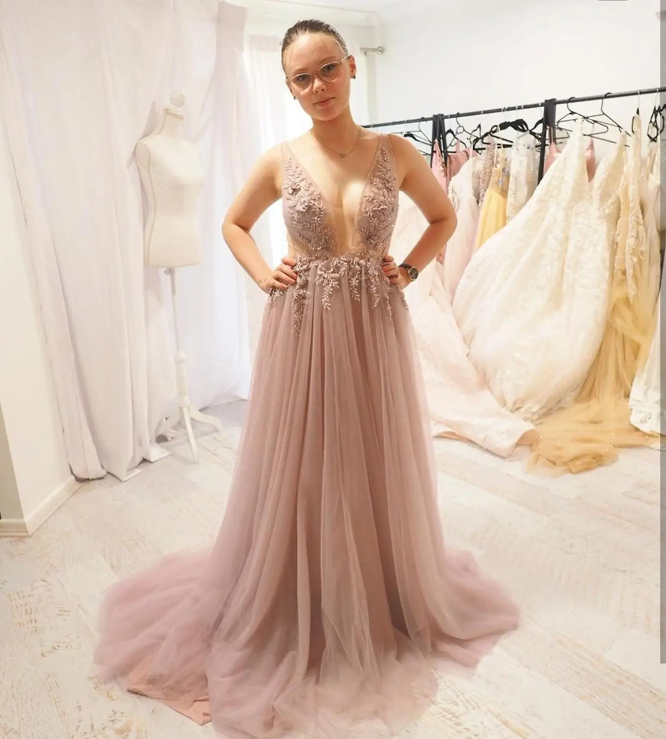 

2020 Gorgeous a-line Pink Prom Dress Sexy V-Neck Hand Made Flowers Tulle Sleeveless Backless Women Party Dress Gowns Formal