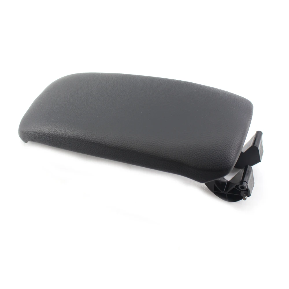 Черная крышка подлокотника передней центральной консоли из искусственной кожи