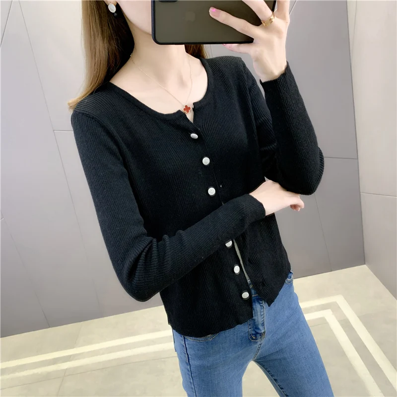 Однотонный вязаный кардиган с круглым вырезом и пуговицами 21096 |