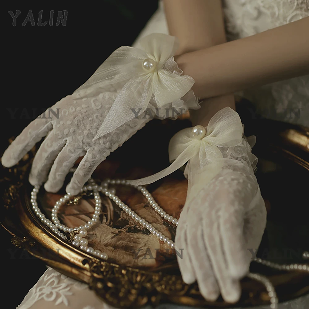 Женские свадебные перчатки с бантом YALIN, элегантные белые короткие перчатки с жемчугом, солнцезащитные кружевные перчатки с бантом для вече...