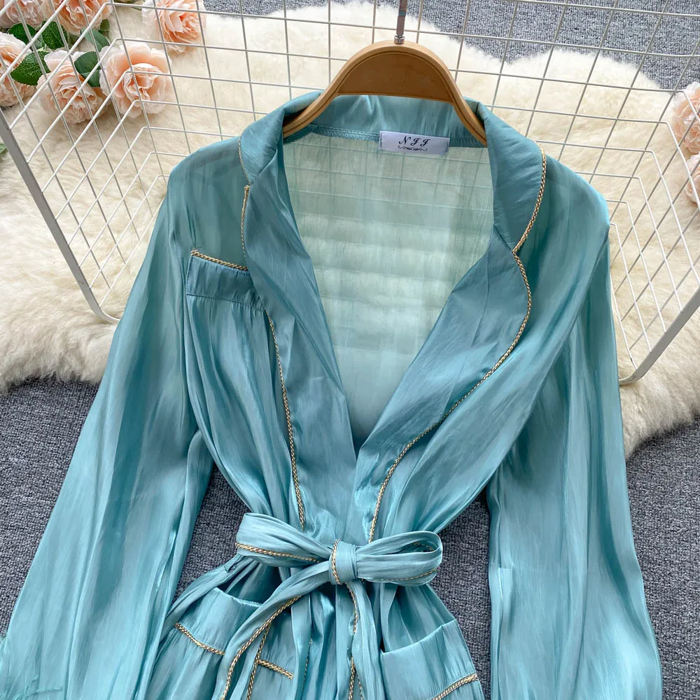 Женский плащ в стиле пэчворк с длинными рукавами и перьями