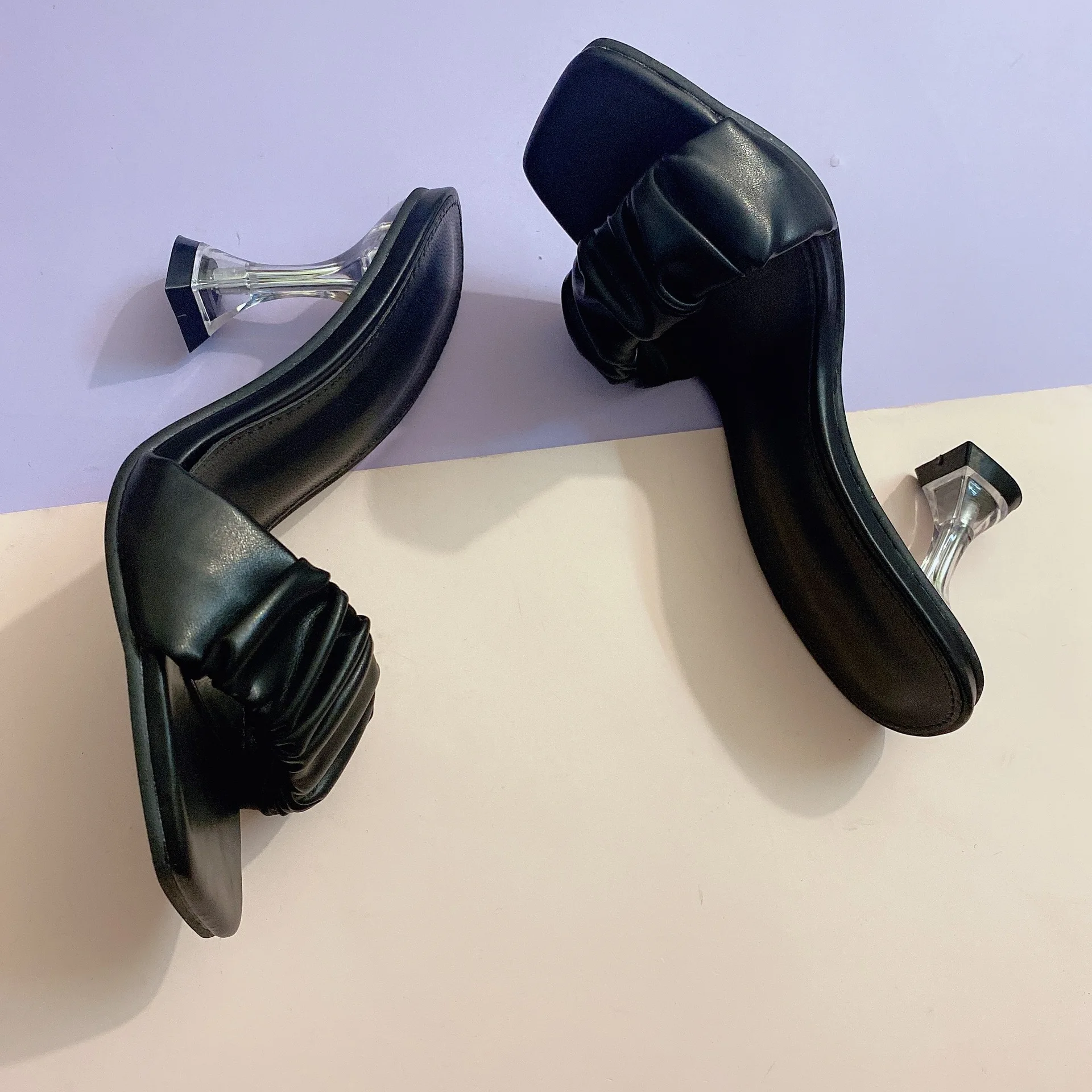 

Женские шлепанцы из искусственной кожи, Летние Плиссированные босоножки на тонком высоком каблуке, 2021