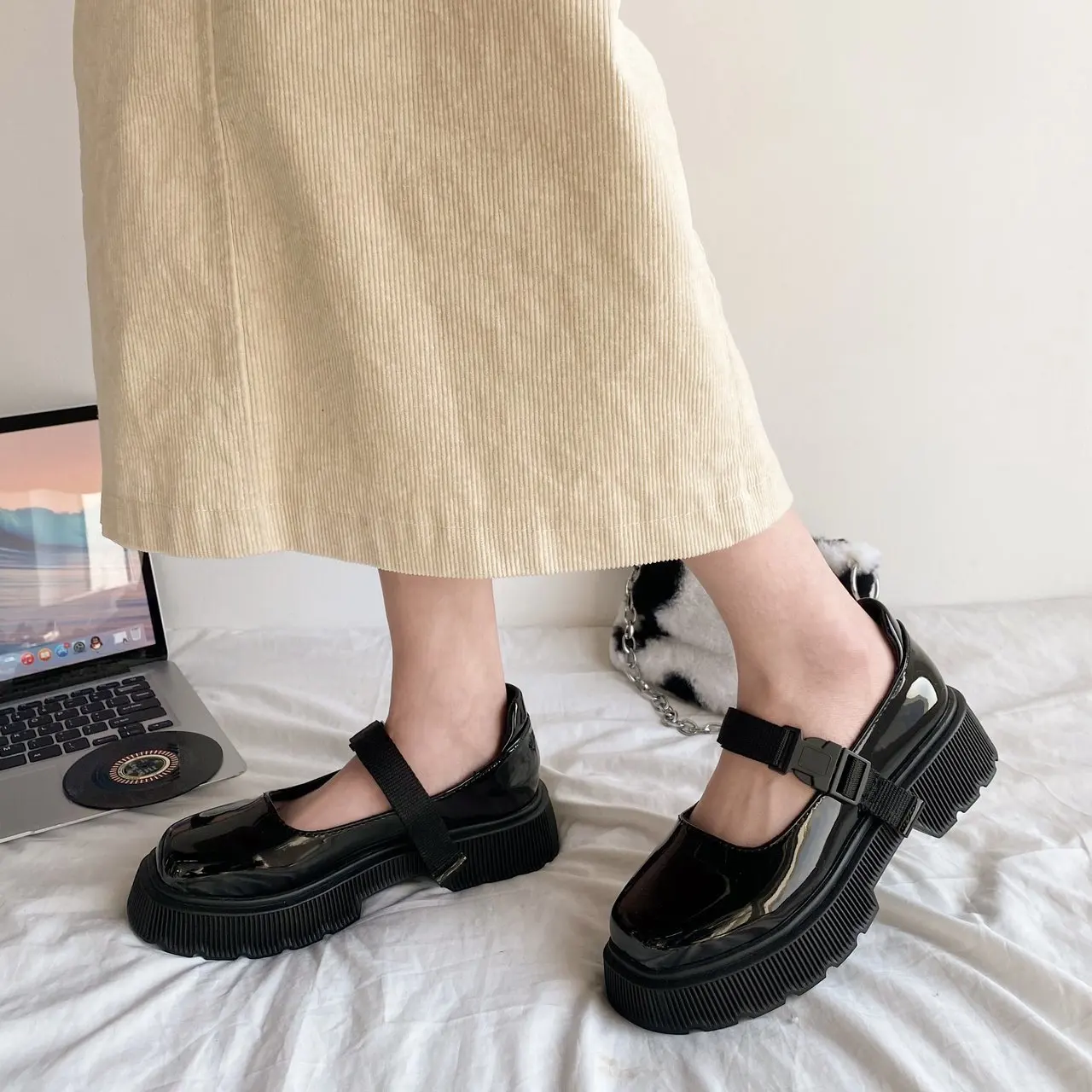 

2021 British style single shoes thick-soled new women's shoes spring and autumn all-match thick heel small leather shoes X717