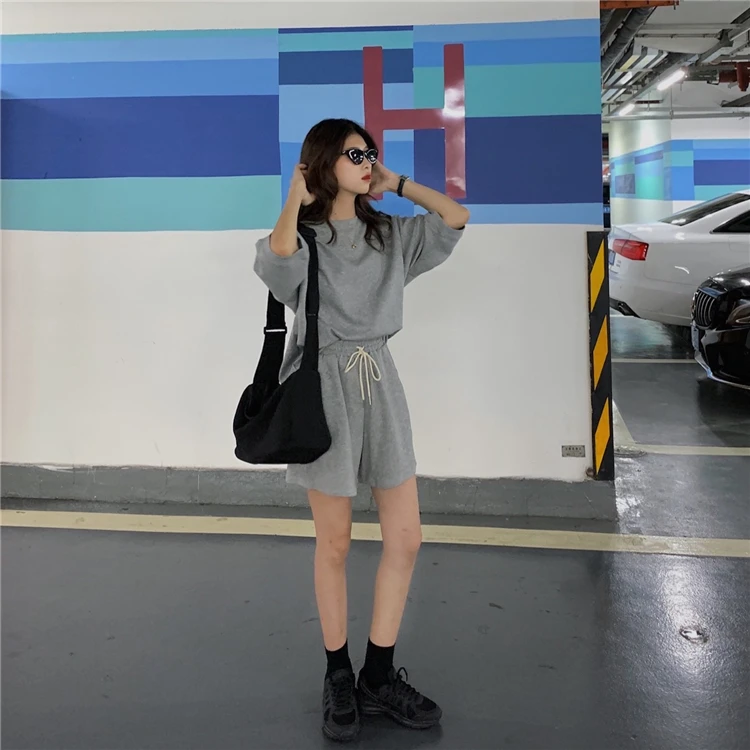 

Womens Tracksuits O-neck Sweatshirts and Shorts Two Set Summer Autunm Femlae Playsuit Solid Color 2020