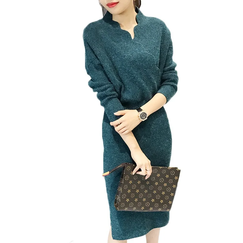Женское платье свитер офисное трикотажное средней длины с длинными рукавами