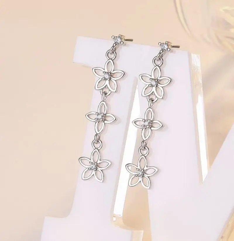 

Earrings Korean Japanese S925 Sterling Silver Needle Luxury Temperament Earrings Plum Blossom Diamond Zircon Ear Stud Earrings
