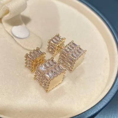 

Женские серьги из серебра S925 пробы с подвеской в виде Куба