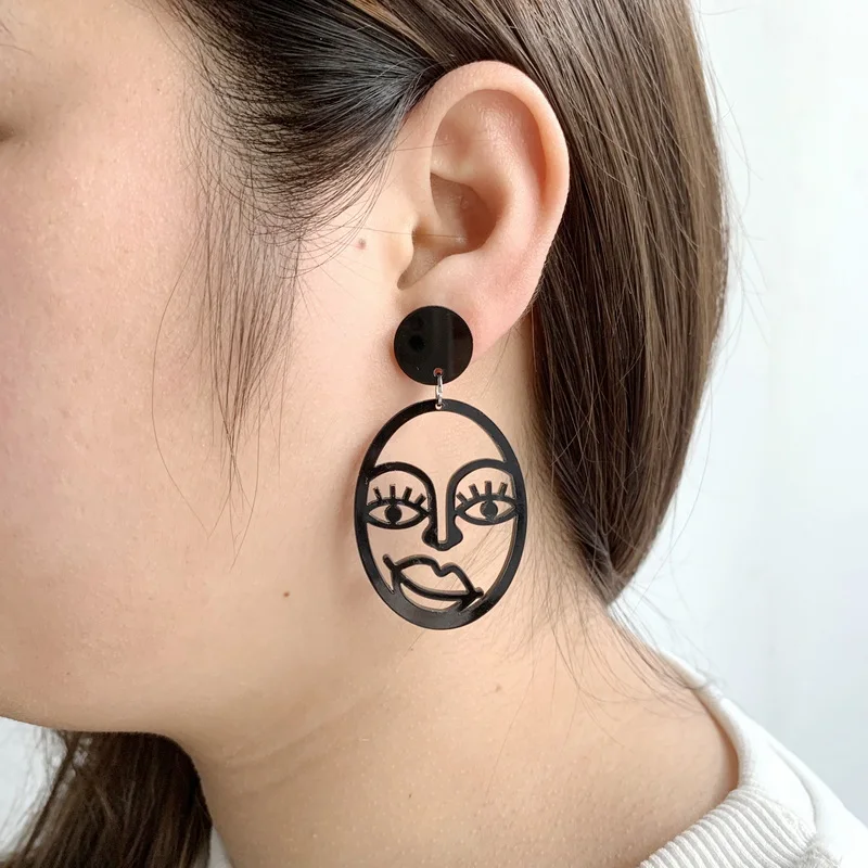 Женские акриловые серьги-гвоздики красные черные белые серьги с ажурным ужасным