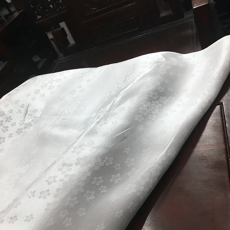 Натуральный шелк жаккардовая ткань белая вишня в цвету бамбука масштаба