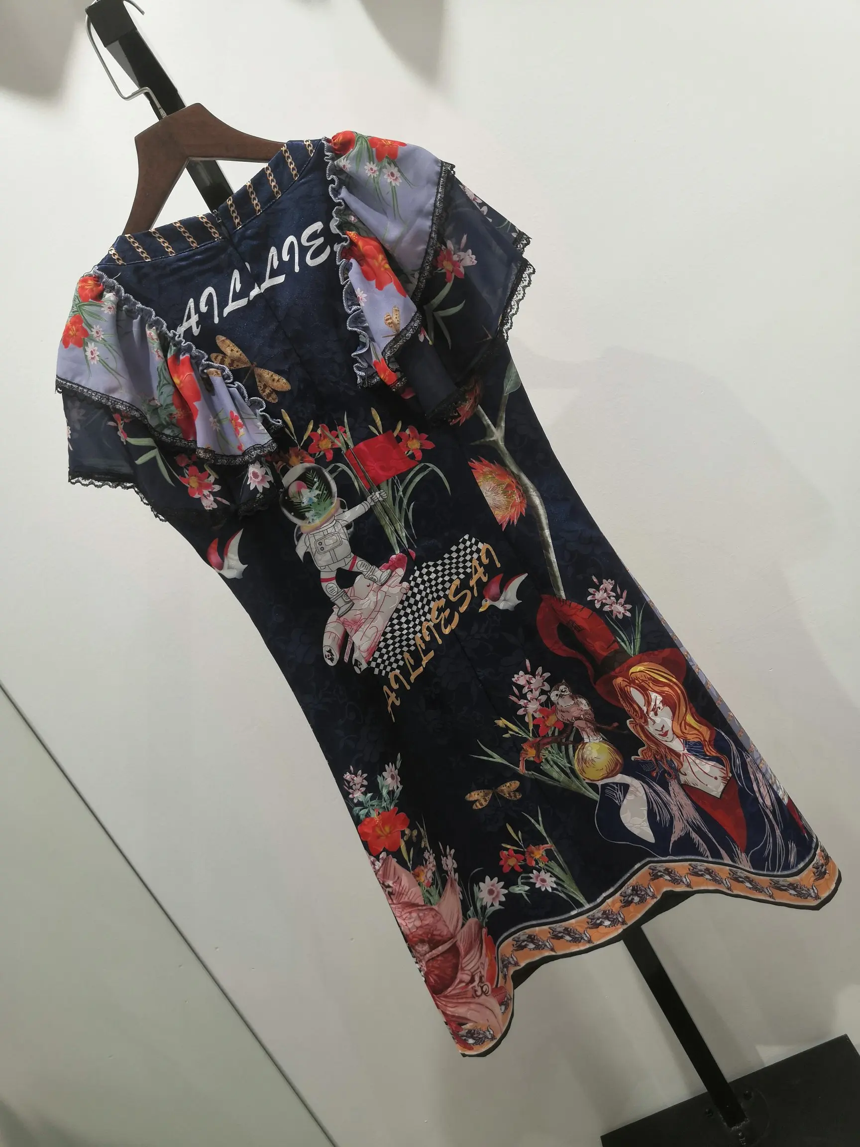 

Lady Summer Runway Designer Party Dress Mujer Festa Vestidos Women Ruffle Sleeve Vintage Print Lace Up Holiday Robe