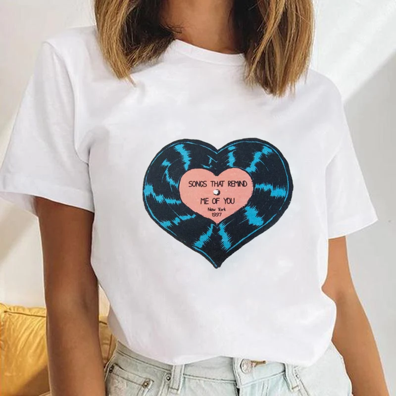 

Chic Heart Graphic Print Women's T-Shirts Fashion Vintage Crewneck Tee Shirt Harajuku Clothing Summer Casual Tops for Women 2021
