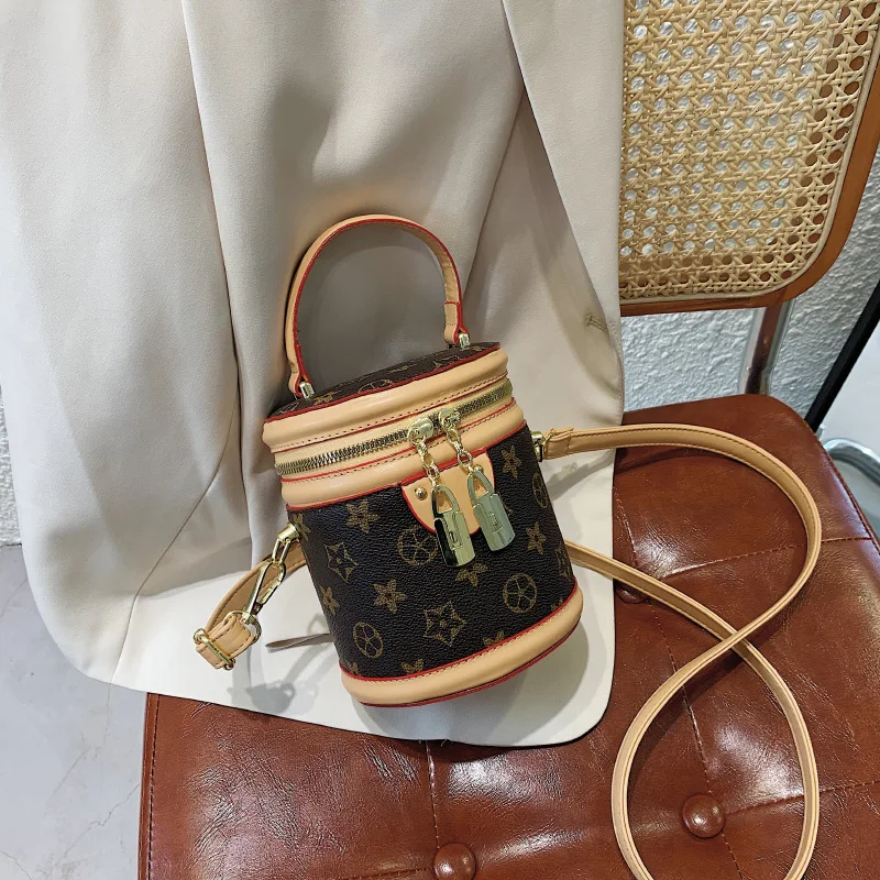 

Новая женская сумка цилиндрической формы, модная брендовая дизайнерская сумка через плечо, сумка-мессенджер, дорожная сумка, Женская сумоч...