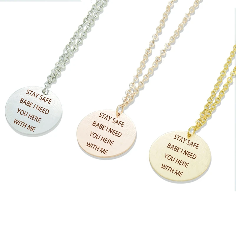 Оставайтесь в безопасности я хочу чтобы вы были со мной. Ожерелье с надписью