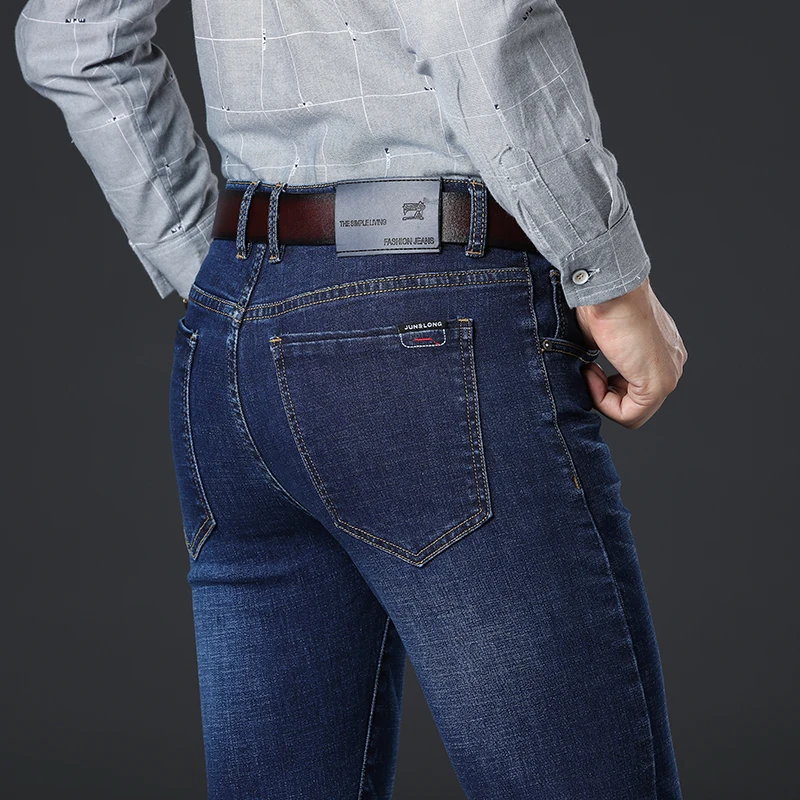 Мужские облегающие джинсы слегка расклешенные зауженные от известного бренда