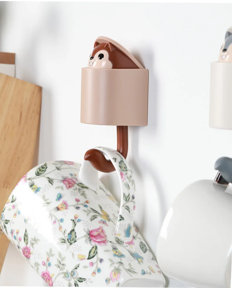 

Invisible Squirrel Hook Umbrella Key Hangers Adhesive Mountable Wall Hook for Coat Hat Cellphone Decor Wall Door Organization