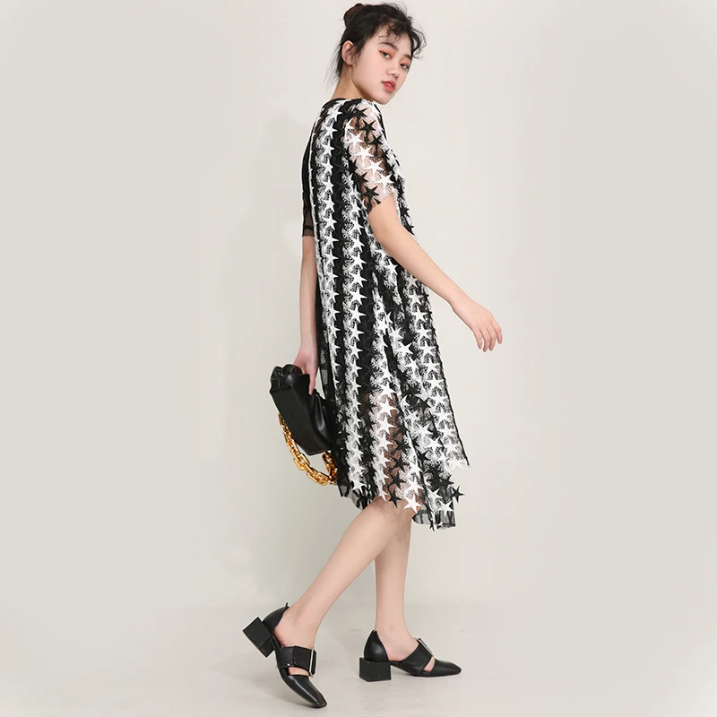 Женское свободное платье EAM черное асимметричное с круглым вырезом и коротким